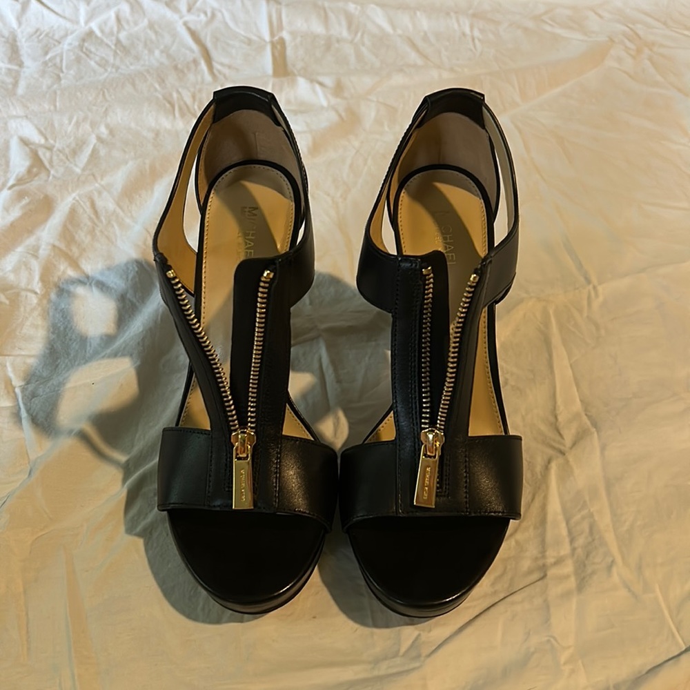 Micheal Kors platform T strap heals